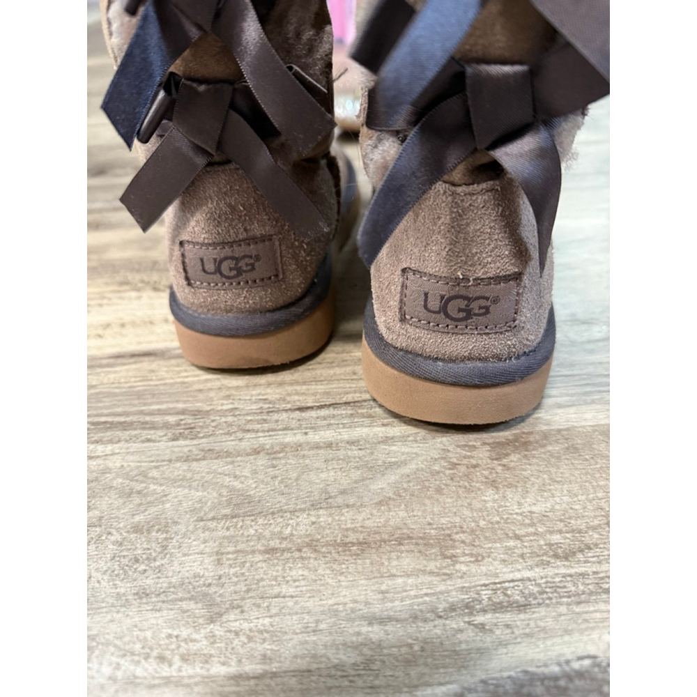 UGG Kids Bailey Bow II Boots Size 2 – Authentic – Excellent Condition - Picture 3 of 4